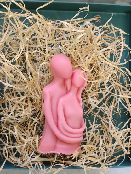 Romantic Sculpted Couple Candle - Essenceoul